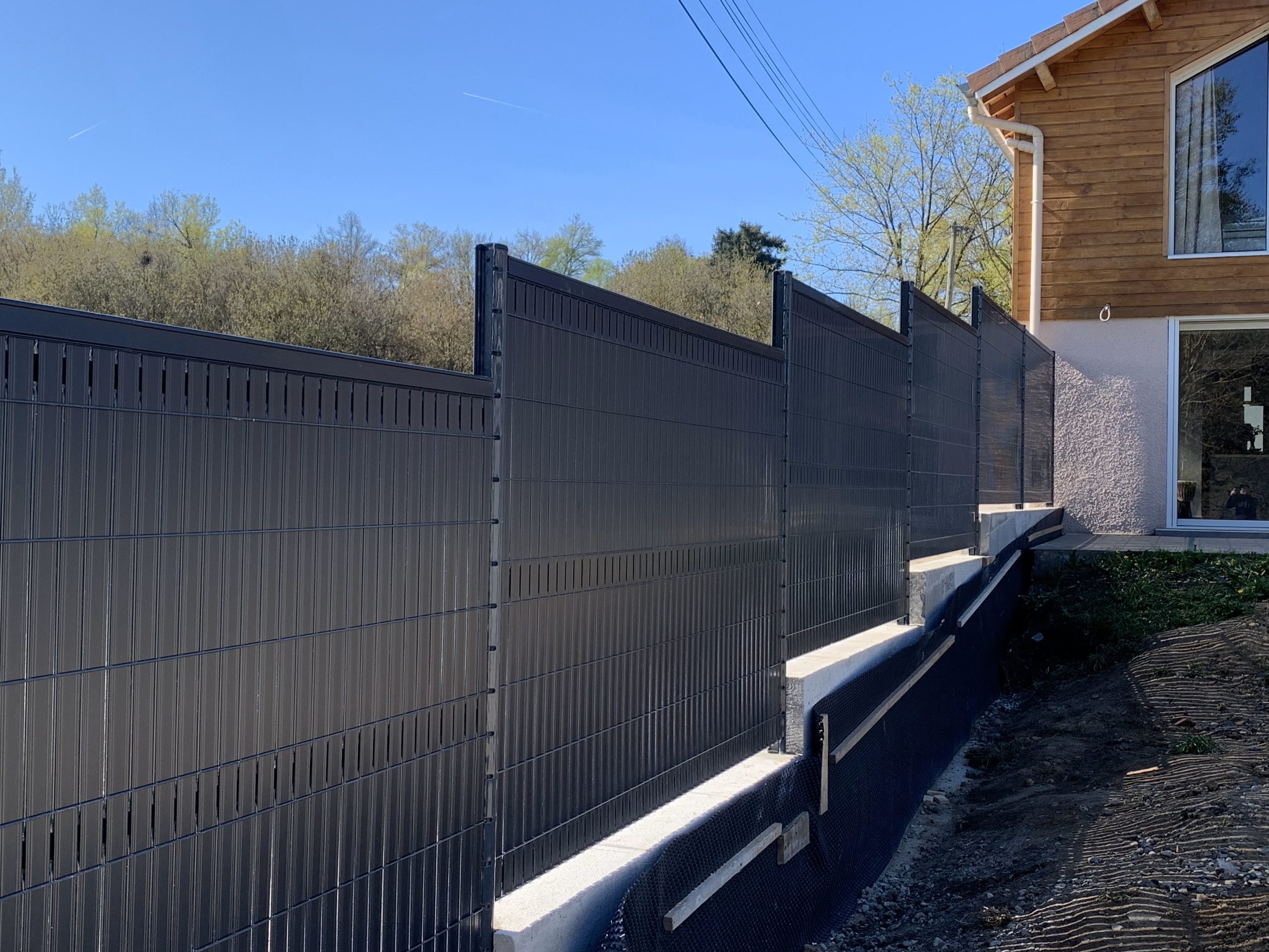 Quels sont les avantages de poser une clôture occultante ?